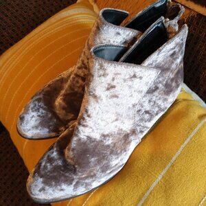 VELVET  BOOTIES